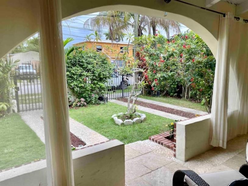 Entire Private Beautiful 2 Bedroom Plus Den House With Gated Front&Back Yard And Free Parking 10Min Drive To Miami Beach Buitenkant foto
