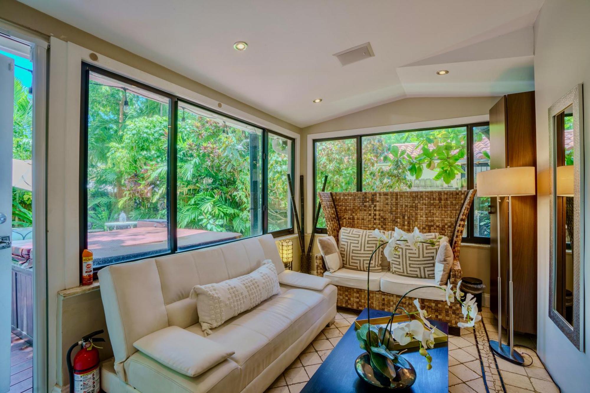 Entire Private Beautiful 2 Bedroom Plus Den House With Gated Front&Back Yard And Free Parking 10Min Drive To Miami Beach Buitenkant foto