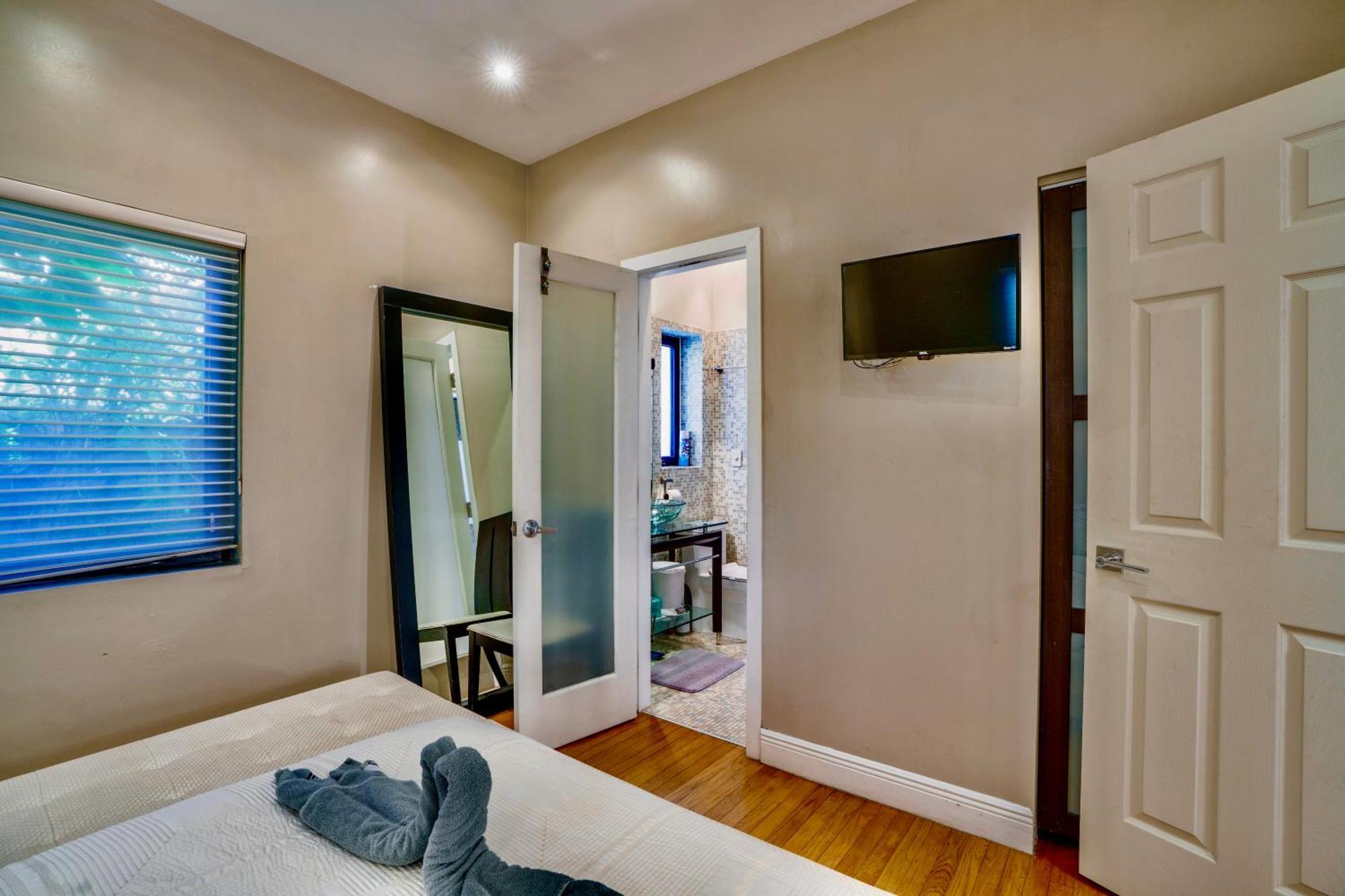 Entire Private Beautiful 2 Bedroom Plus Den House With Gated Front&Back Yard And Free Parking 10Min Drive To Miami Beach Buitenkant foto