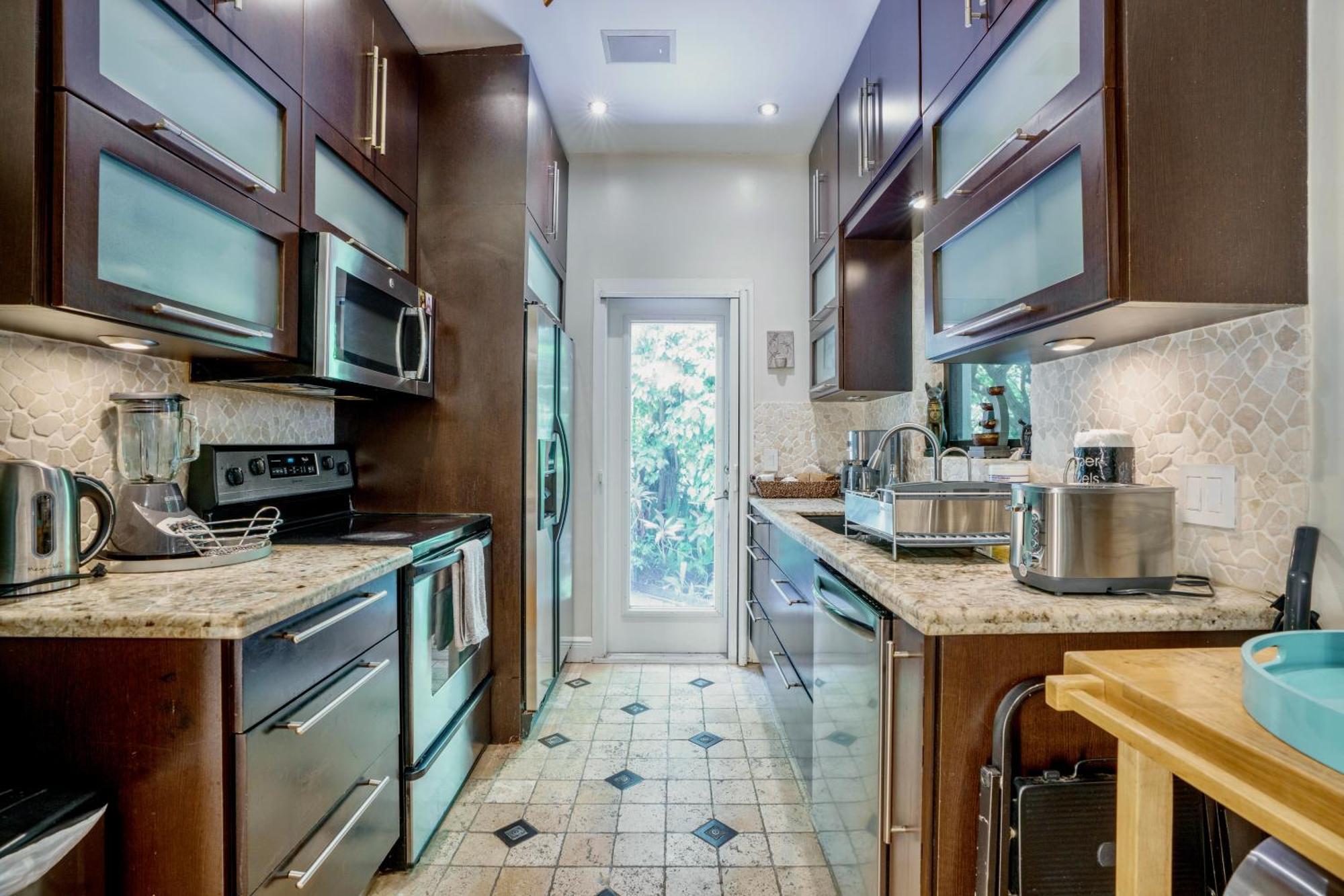 Entire Private Beautiful 2 Bedroom Plus Den House With Gated Front&Back Yard And Free Parking 10Min Drive To Miami Beach Buitenkant foto