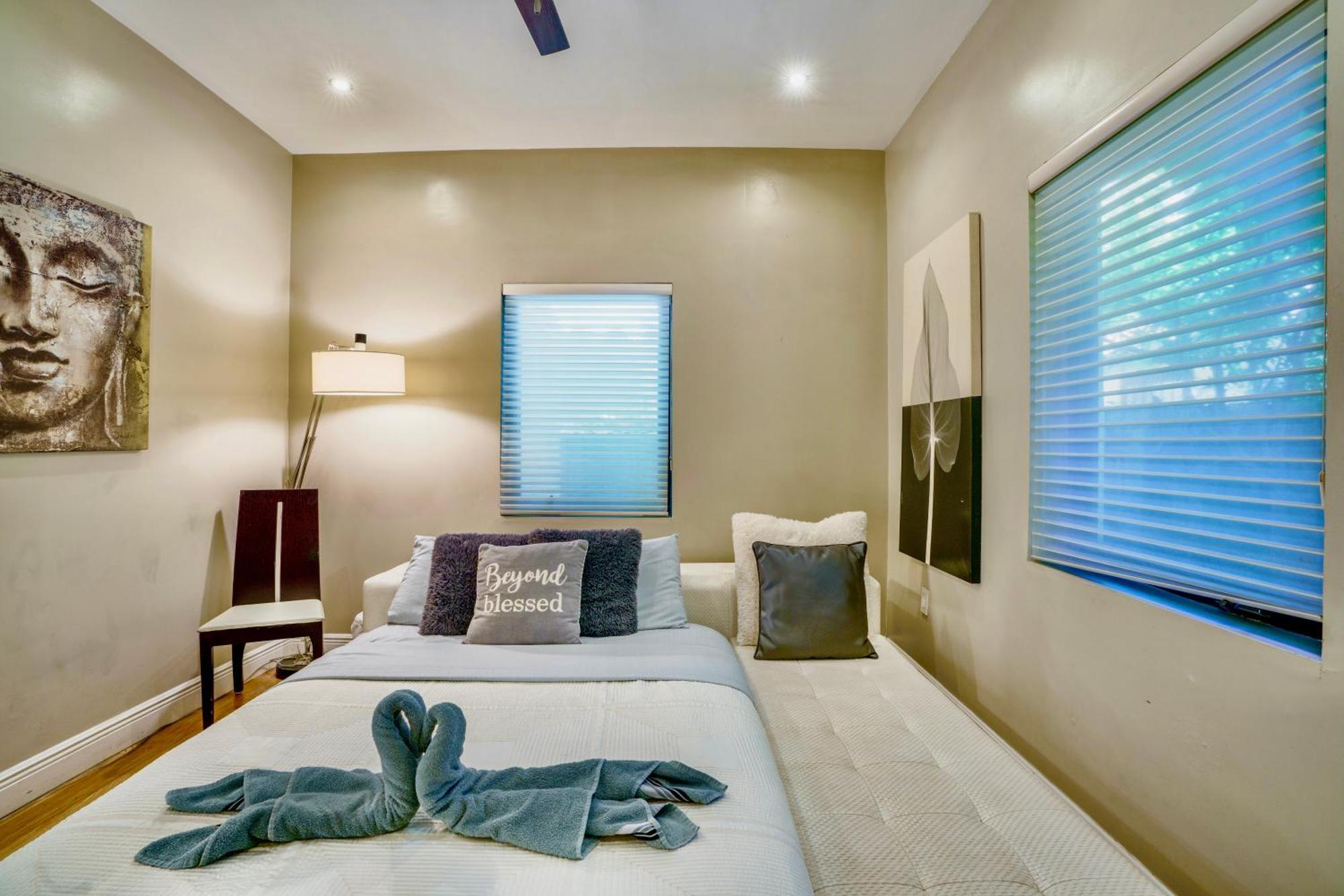 Entire Private Beautiful 2 Bedroom Plus Den House With Gated Front&Back Yard And Free Parking 10Min Drive To Miami Beach Buitenkant foto