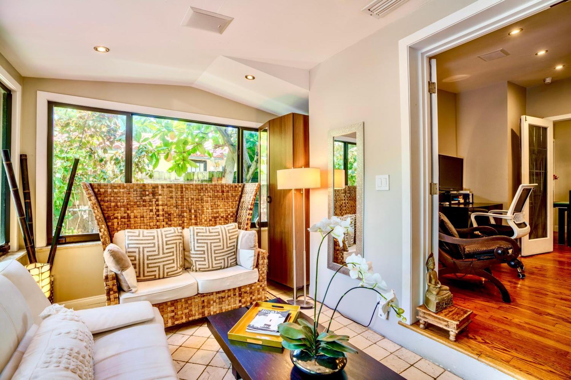 Entire Private Beautiful 2 Bedroom Plus Den House With Gated Front&Back Yard And Free Parking 10Min Drive To Miami Beach Buitenkant foto